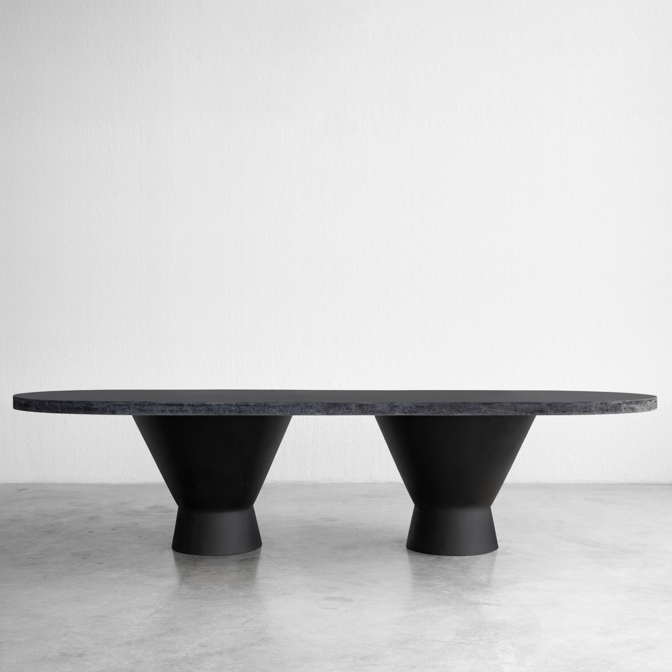 imperfecttolab-chiasmo-table-ovale-design-fluide image 1