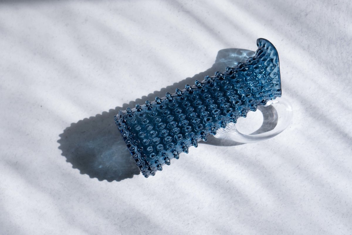 klimchi-hobnail-carafe-1-l-bleu-fum-picots image 4