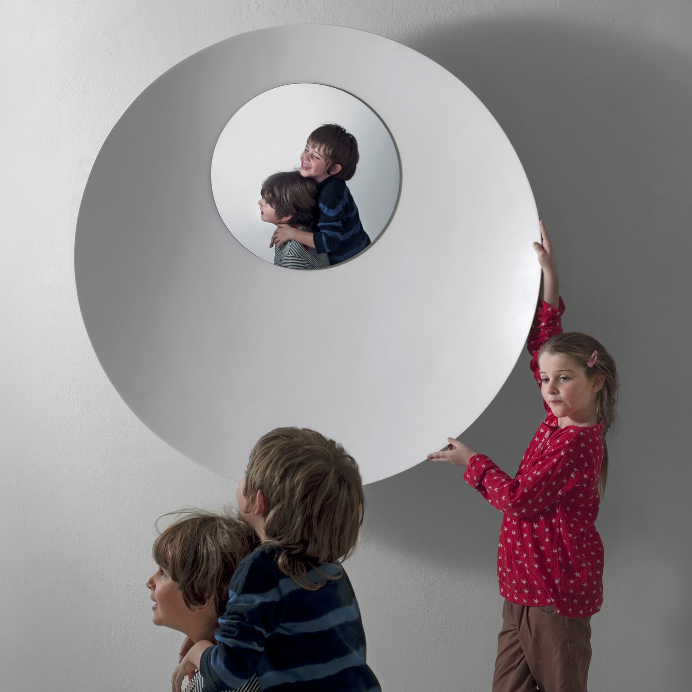 imperfecttolab-b-olla-miroir-mural-rond-design-blanc image 2