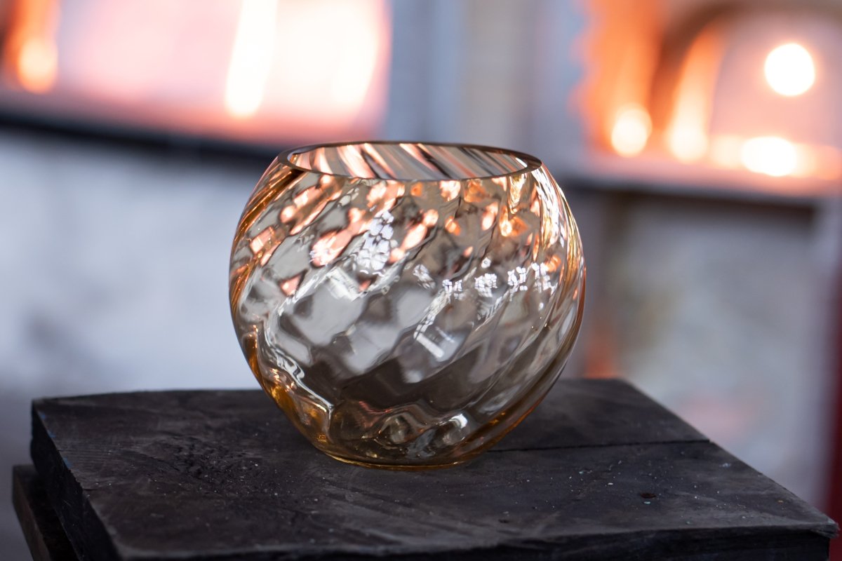 klimchi-marika-petit-vase-rond-ambre-jaune-verre-souffl image 2