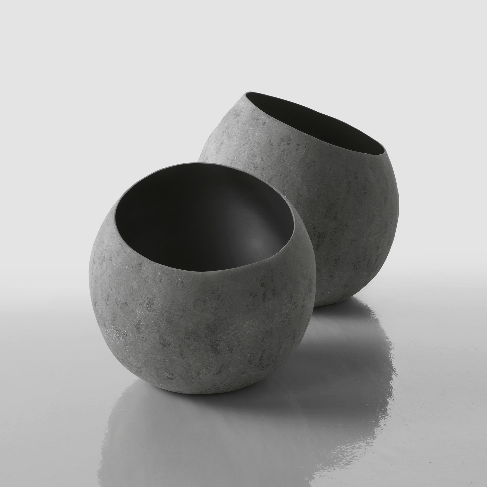 imperfecttolab-accessories-alma-vase-sph-re-oblique image 2