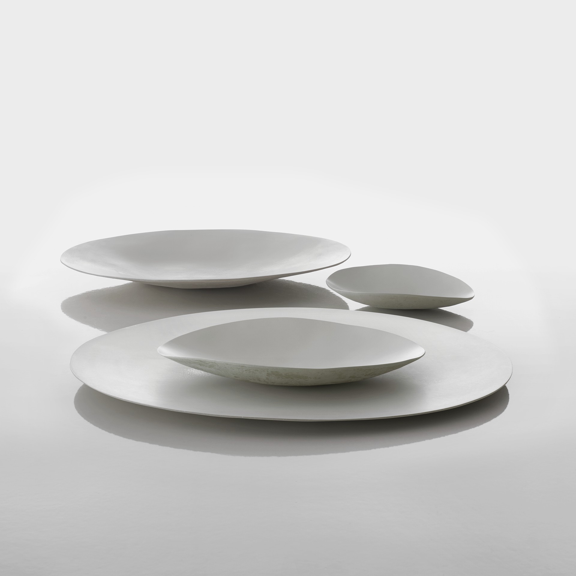 imperfecttolab-guscio-plateau-fibre-de-verre-rond image 3