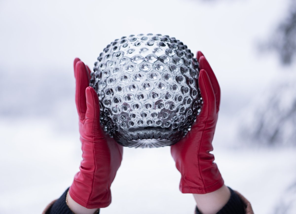 klimchi-hobnail-vase-boule-gris-fum-picots image 5