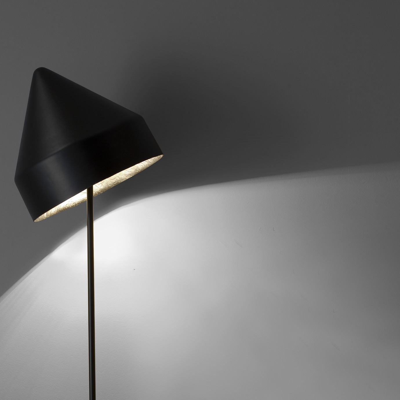 imperfecttolab-lighting-ludmilla-lampe-de-table-g-om-trique image 1
