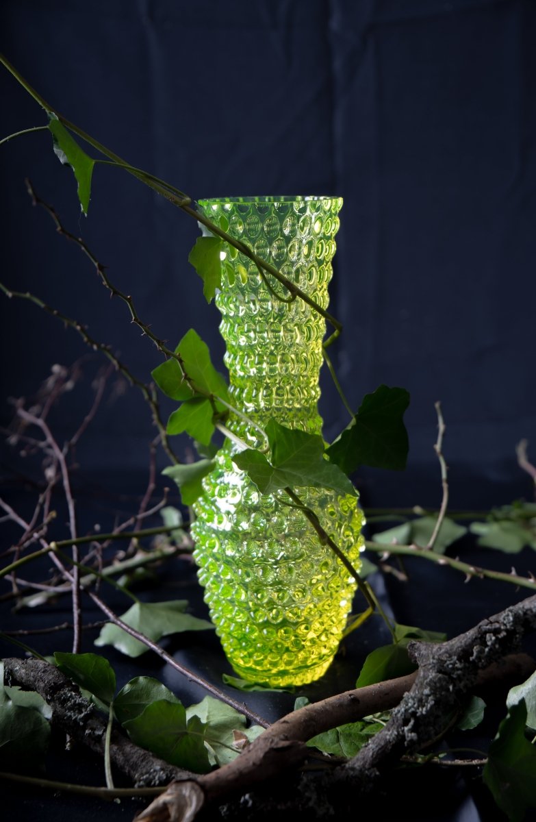 klimchi-fugu-vase-neon-citrine-vase-verre-jaune image 3