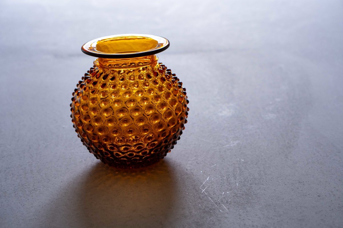 klimchi-hobnail-amber-vase-col-ambre-petit-verre image 6