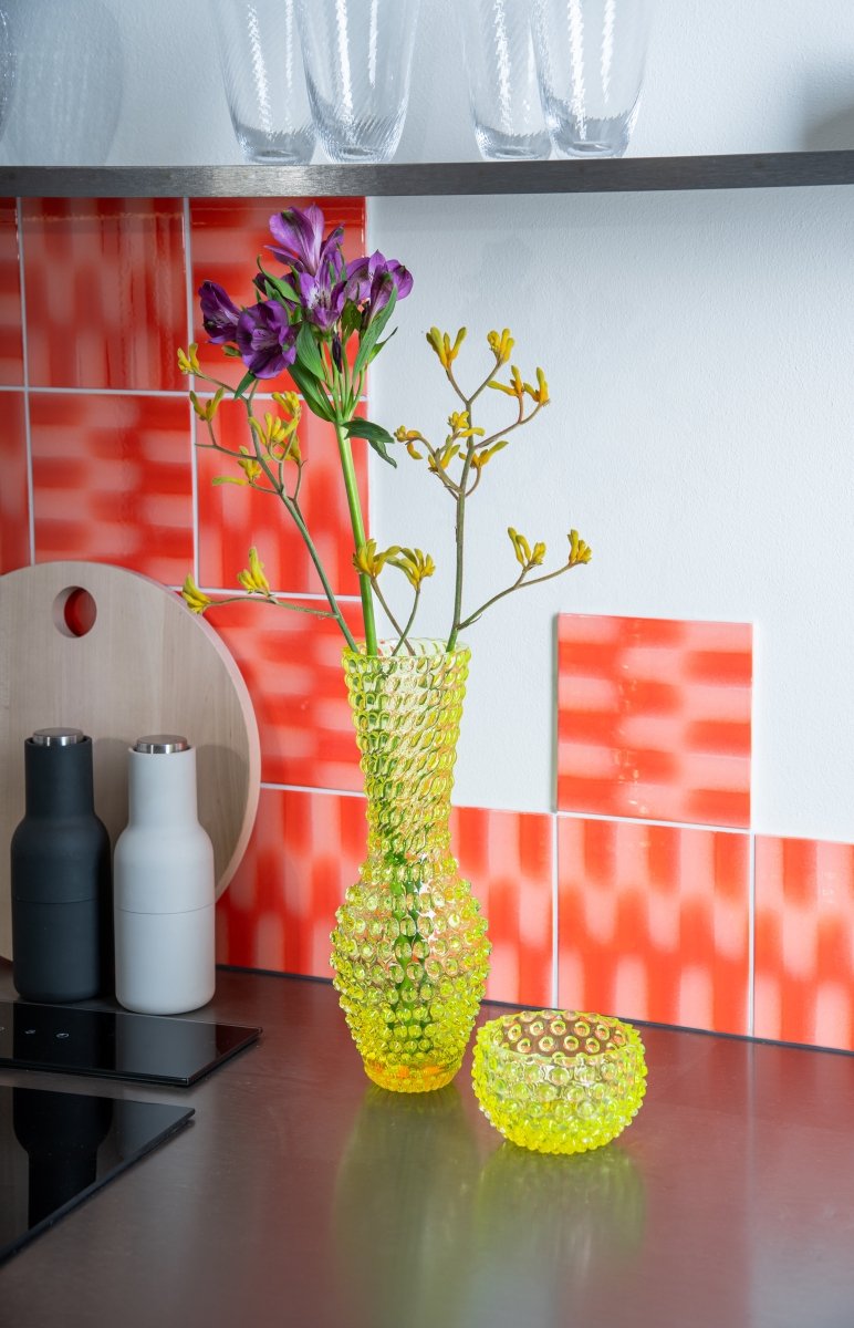 klimchi-fugu-vase-neon-citrine-vase-verre-jaune image 2