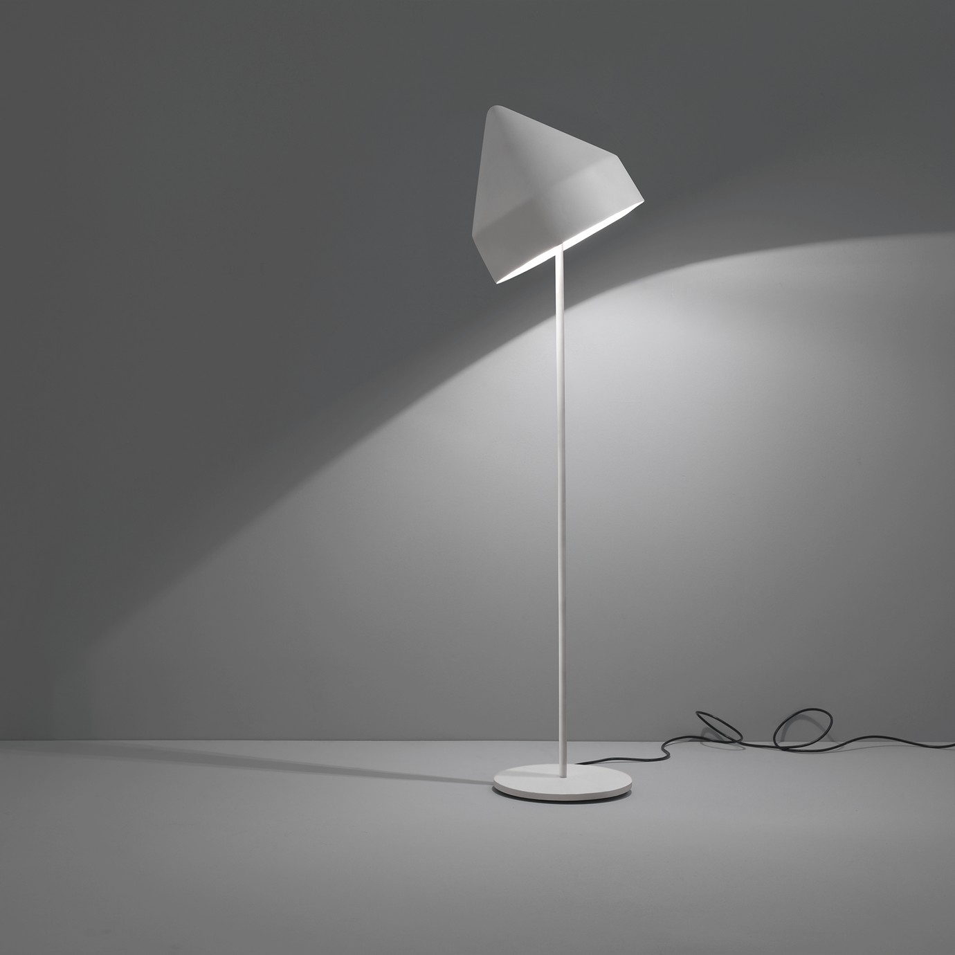 imperfecttolab-lighting-ludmilla-lampe-de-table-g-om-trique image 3
