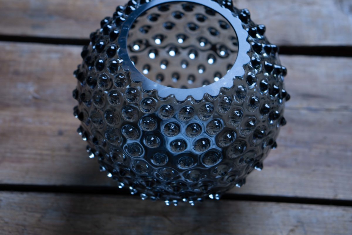 klimchi-hobnail-vase-boule-gris-fum-picots image 3