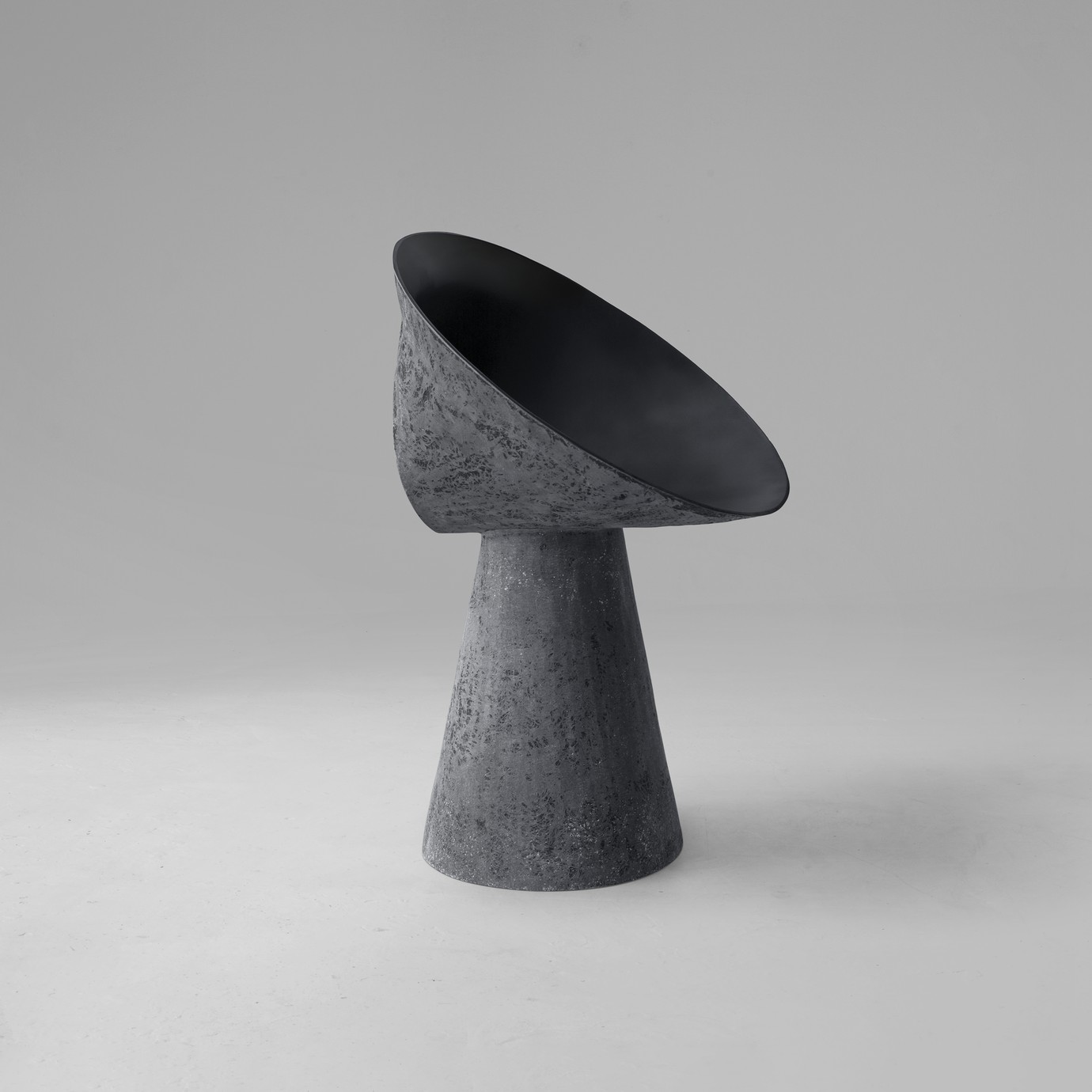 imperfecttolab-io-chaise-coque-blanche-forme-galet image 2