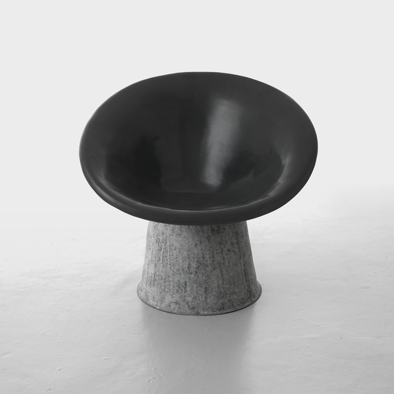 imperfecttolab-midi-fauteuil-coque-base-cloche-relax image 3