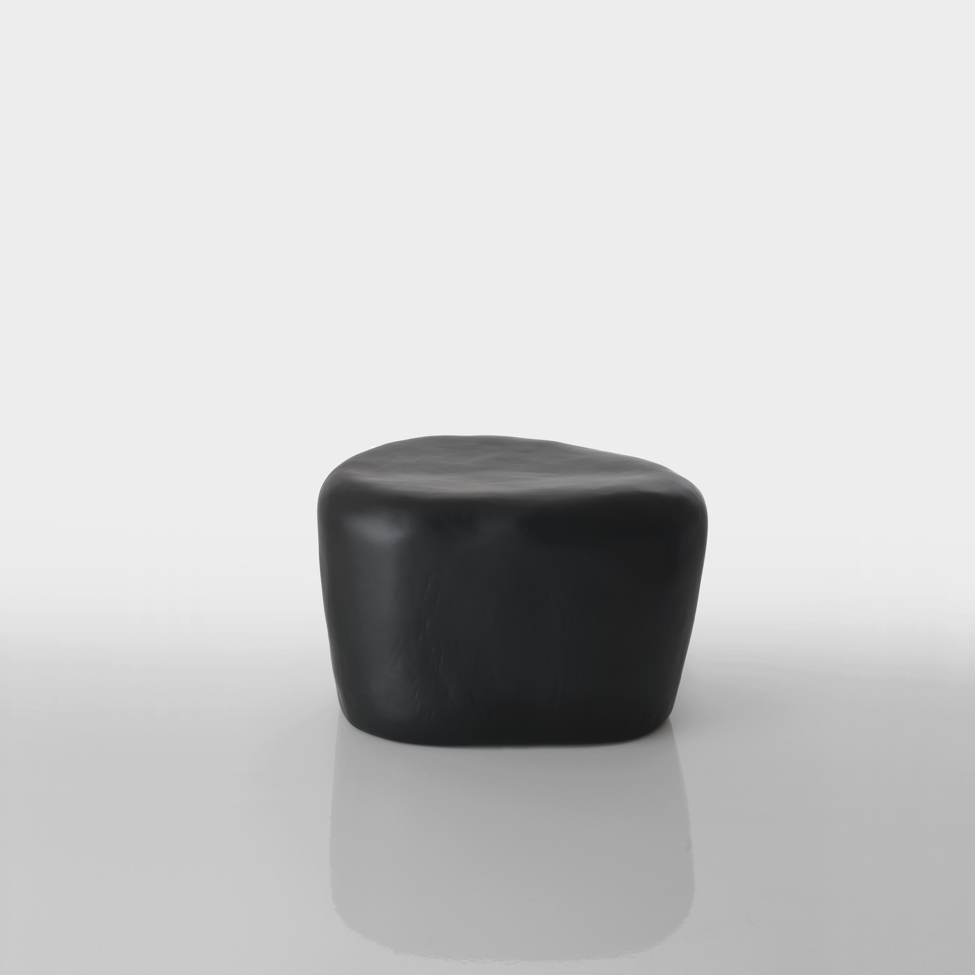 imperfecttolab-ciottolo-chaise-galet-fibre-de-verre image 8