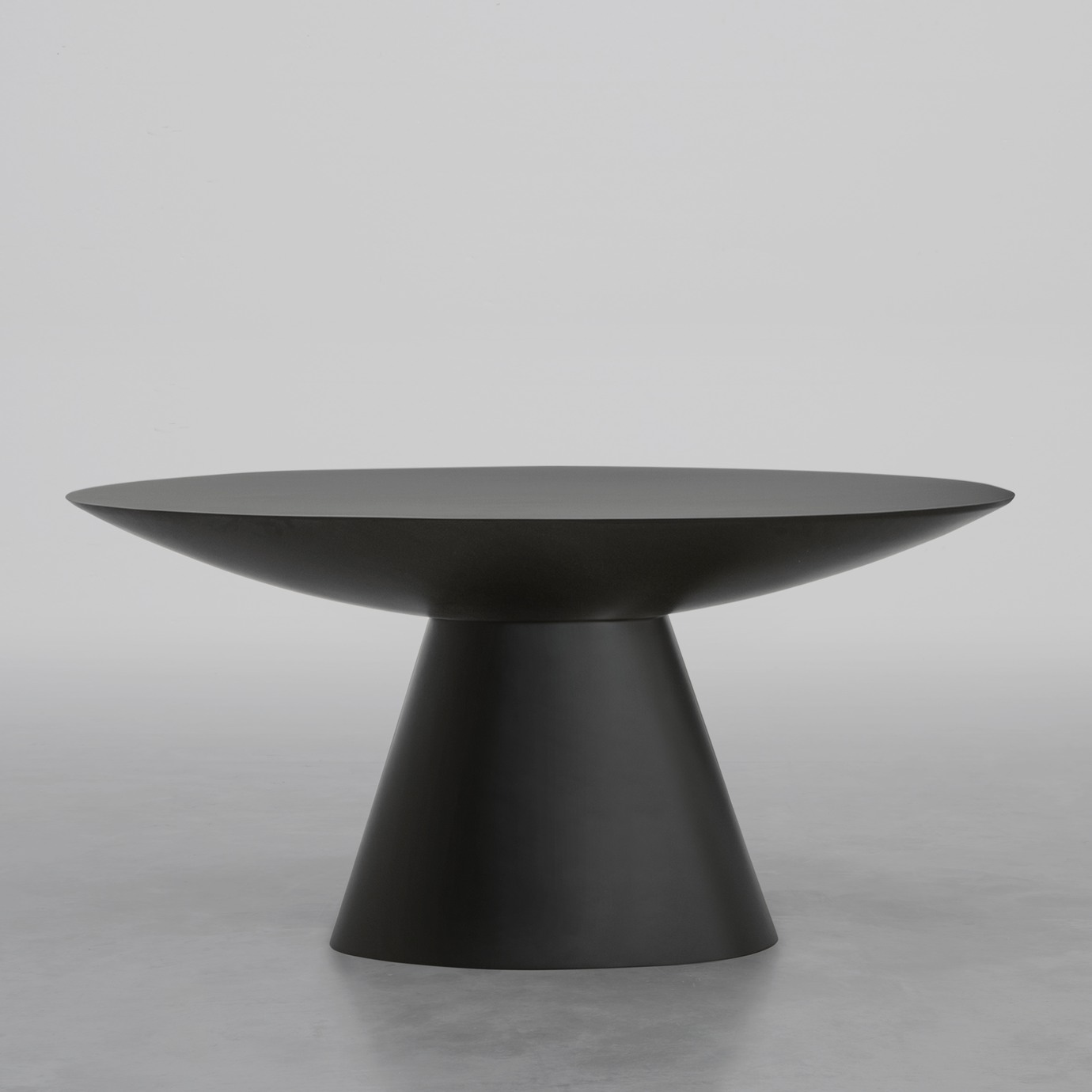 imperfecttolab-olav-table-ovale-pied-central image 1