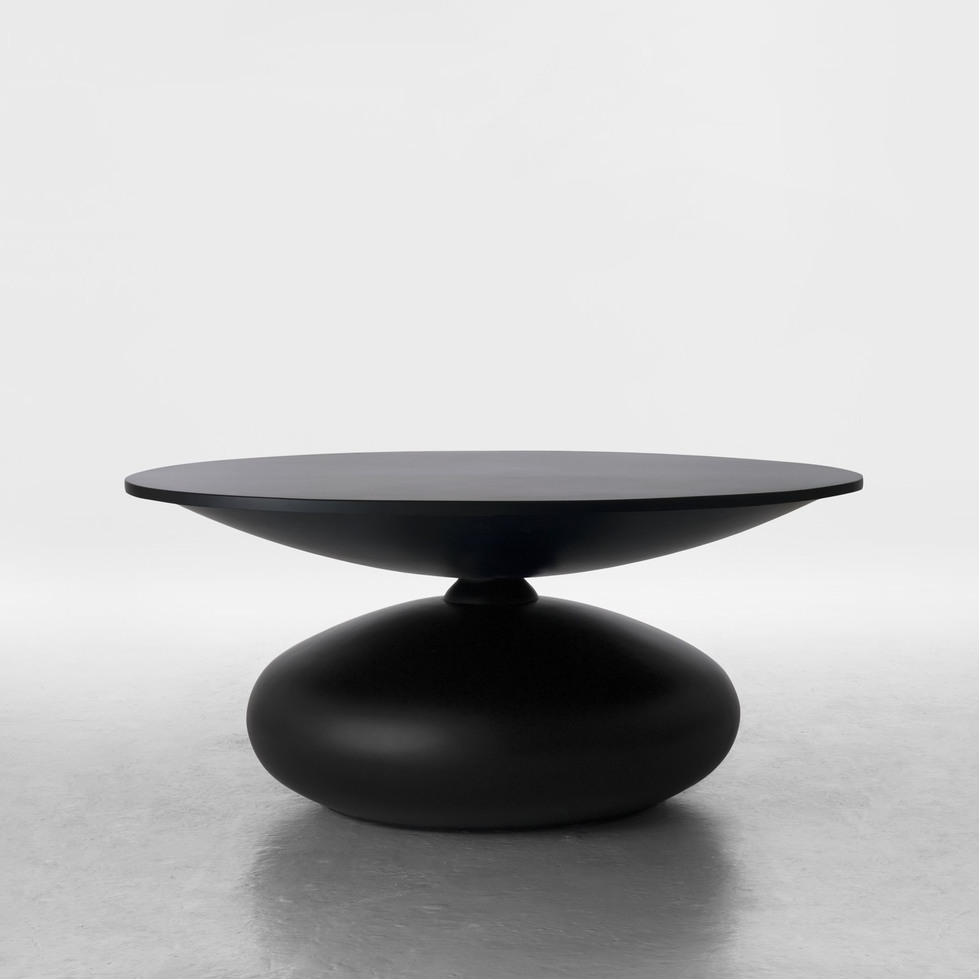 imperfecttolab-bacone-table-ronde-pied-central image 2