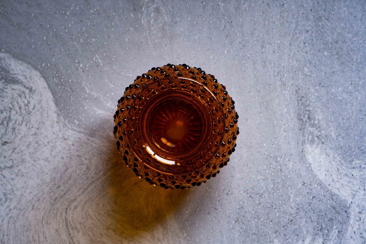 klimchi-hobnail-amber-vase-col-ambre-petit-verre image 4