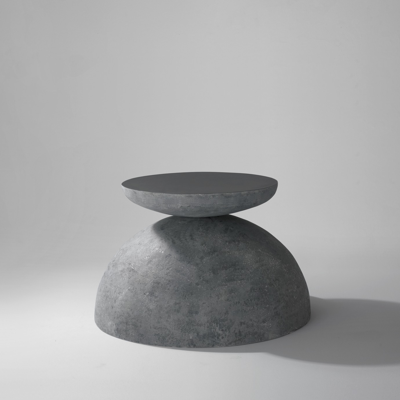 imperfecttolab-isola-table-basse-ronde-base-h-misph-rique image 4