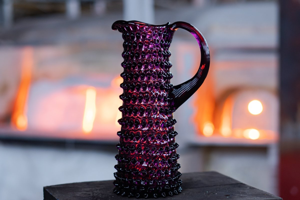 klimchi-hobnail-carafe-1-l-violette-picots image 2