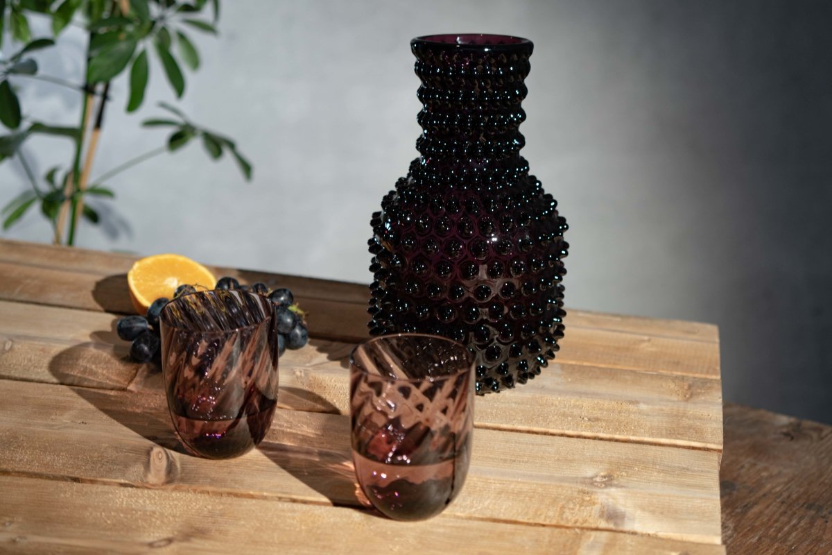 klimchi-hobnail-carafe-violette-2-l-en-verre-picots image 2