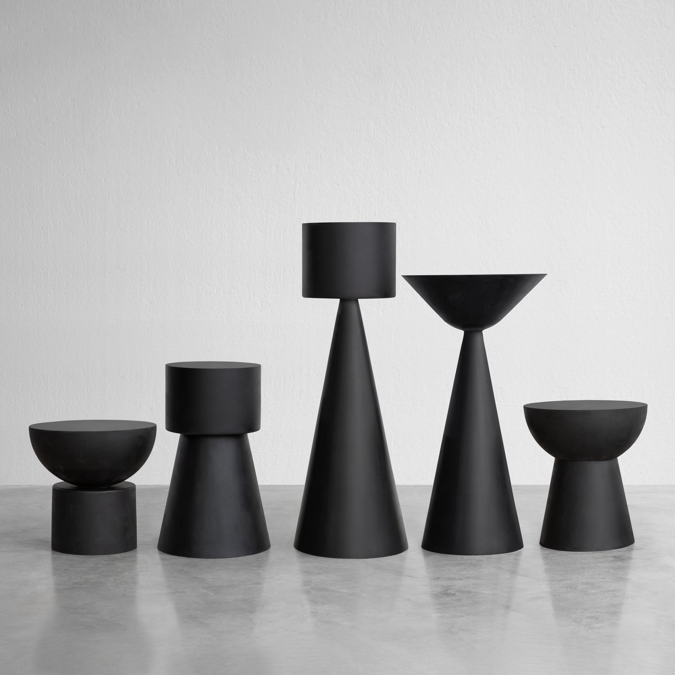 imperfecttolab-libra-table-d-appoint-sculpture-g-om-trique image 1