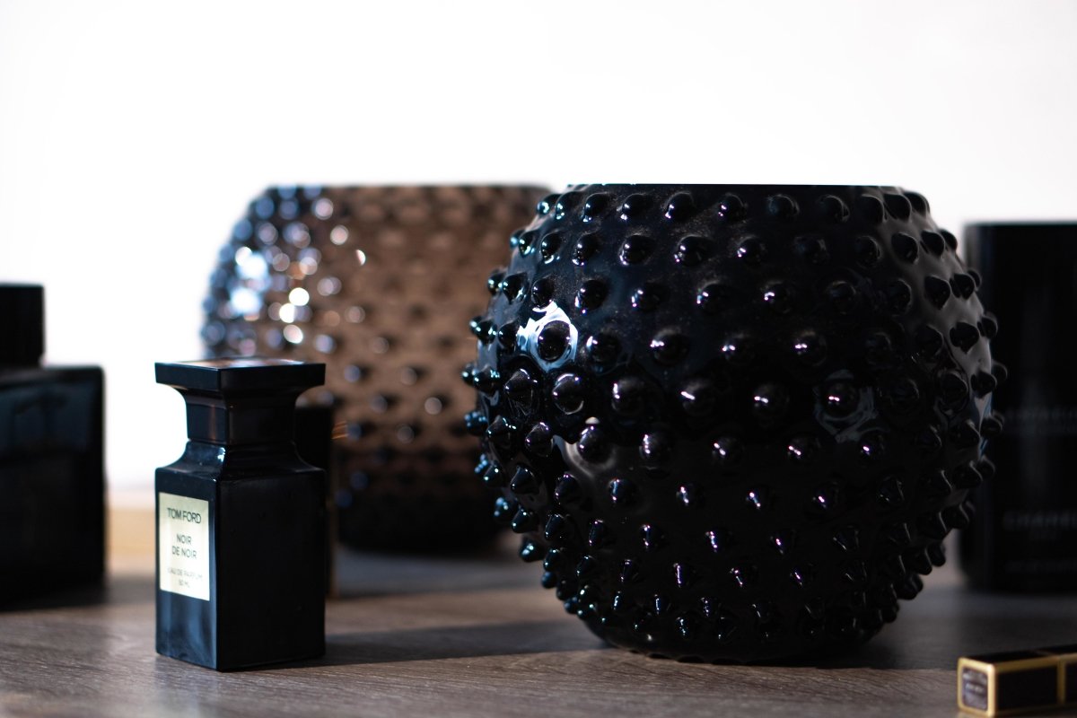 klimchi-hobnail-black-vase-rond-verre-noir-souffl image 2