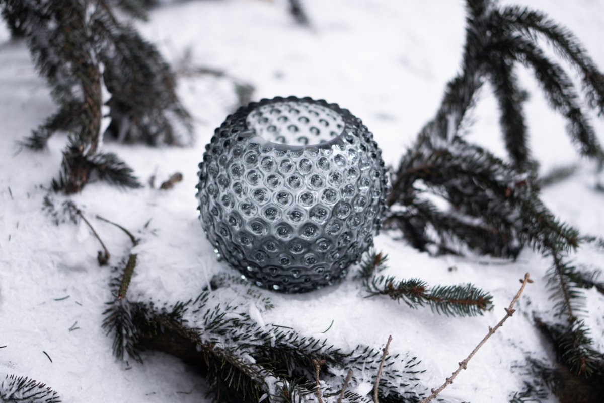 klimchi-hobnail-vase-boule-gris-fum-picots image 6