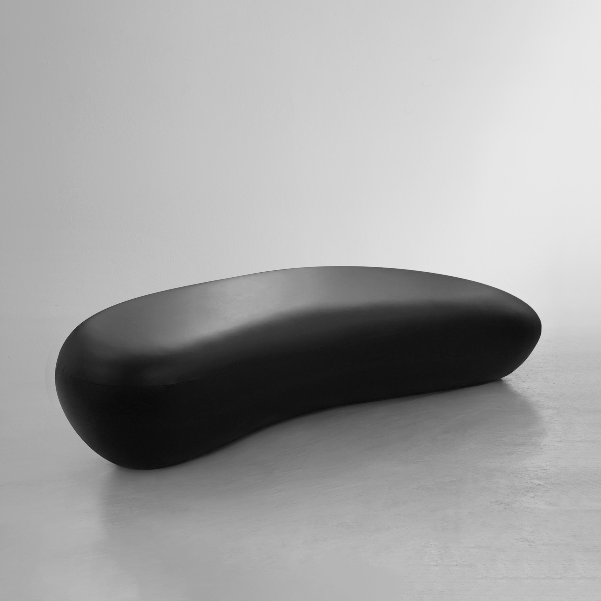 imperfecttolab-ciottolo-1-fauteuil-galet-sculptural-blanc image 5