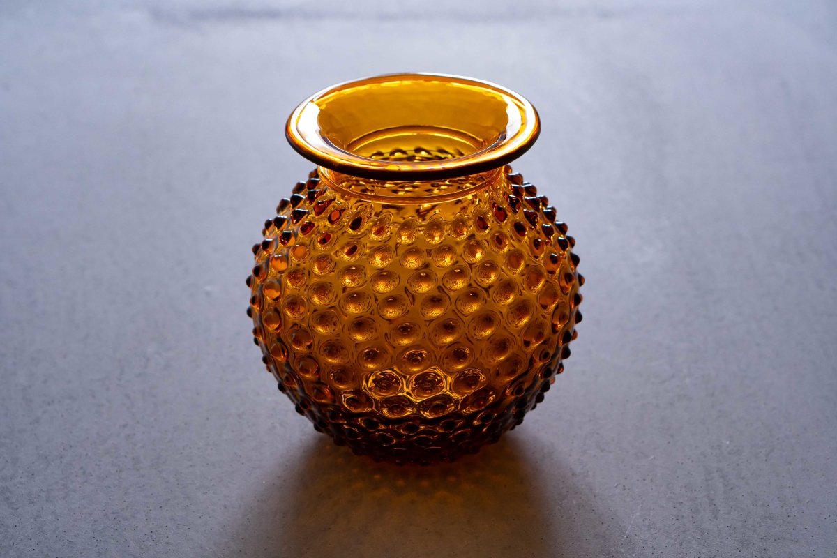 klimchi-hobnail-amber-vase-col-ambre-petit-verre image 5