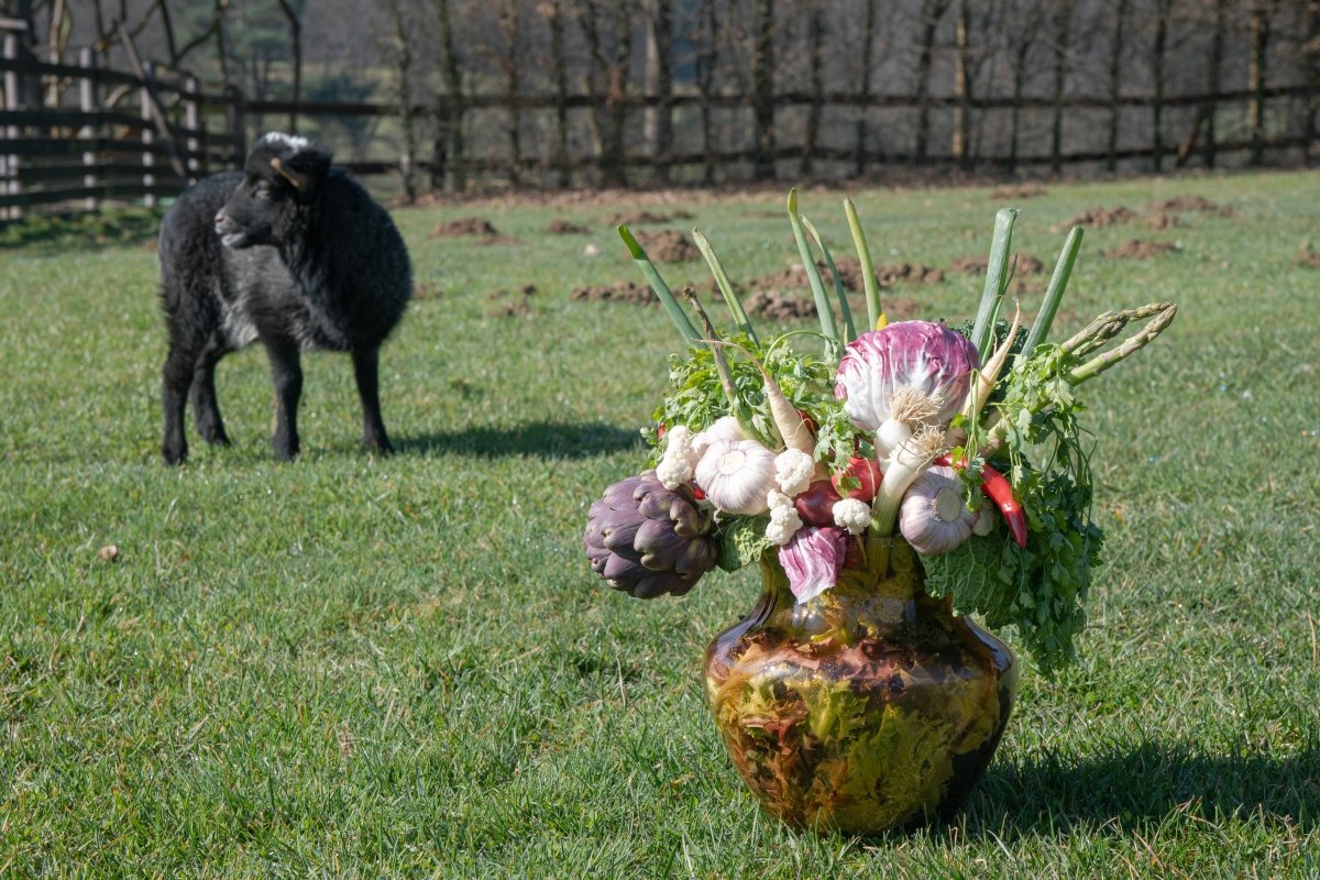klimchi-marika-grand-vase-bronze-bouquets image 5