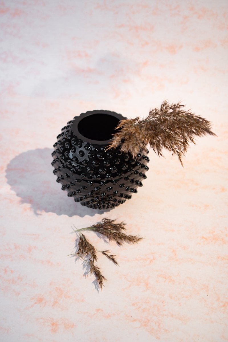 klimchi-hobnail-black-vase-rond-verre-noir-souffl image 5
