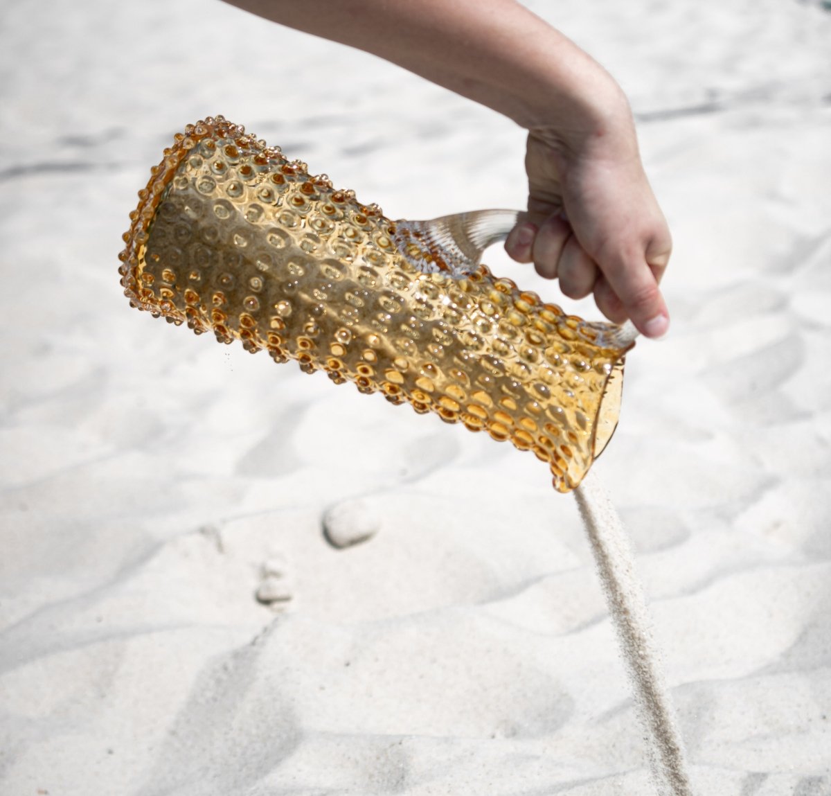 klimchi-hobnail-carafe-ambre-1-l-underlay-amber image 3