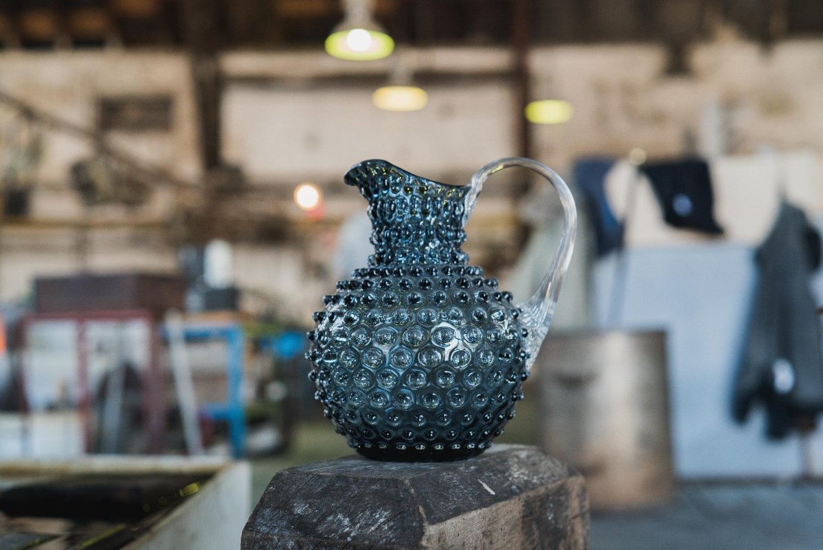 klimchi-hobnail-carafe-en-verre-bleu-fum-2-l image 3