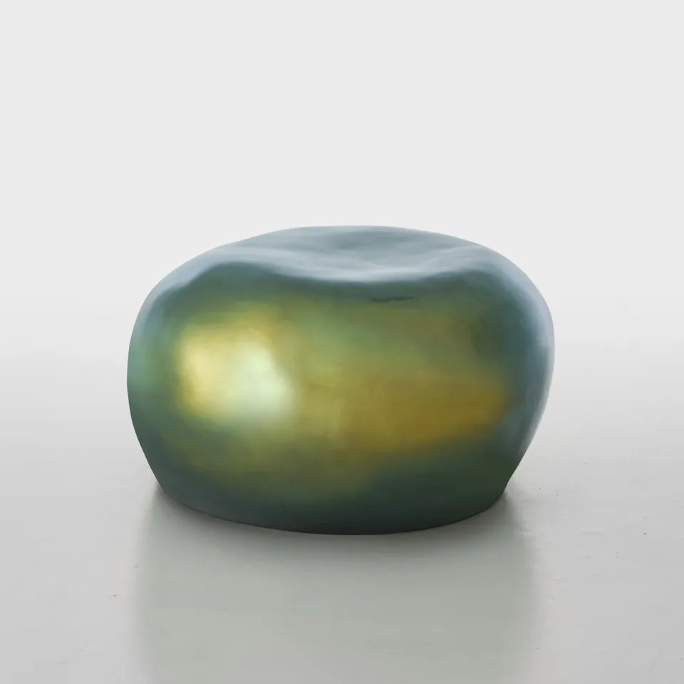 imperfecttolab-beetle-fauteuil-iridescent-scarab-e image 1