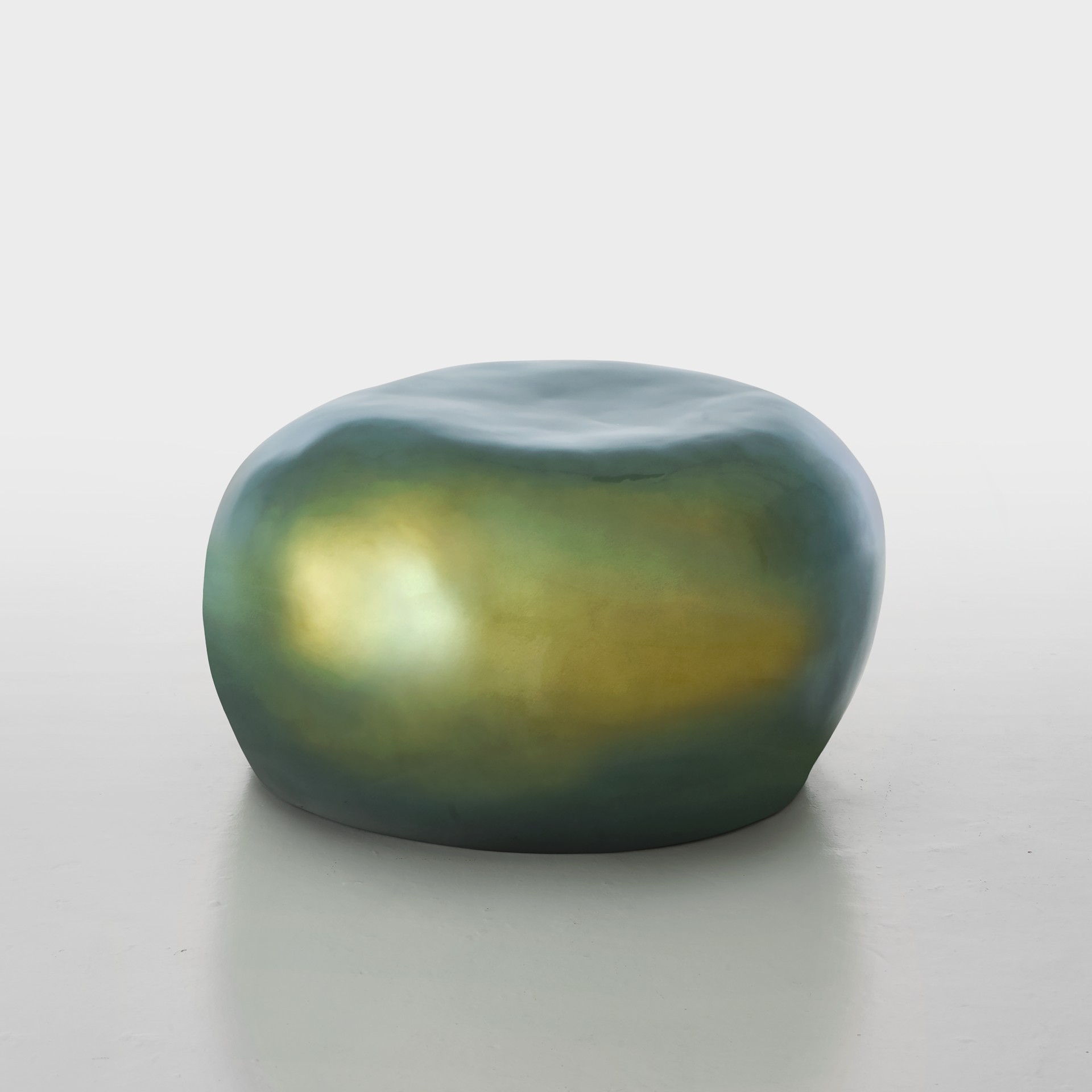imperfecttolab-beetle-fauteuil-iridescent-scarab-e image 1