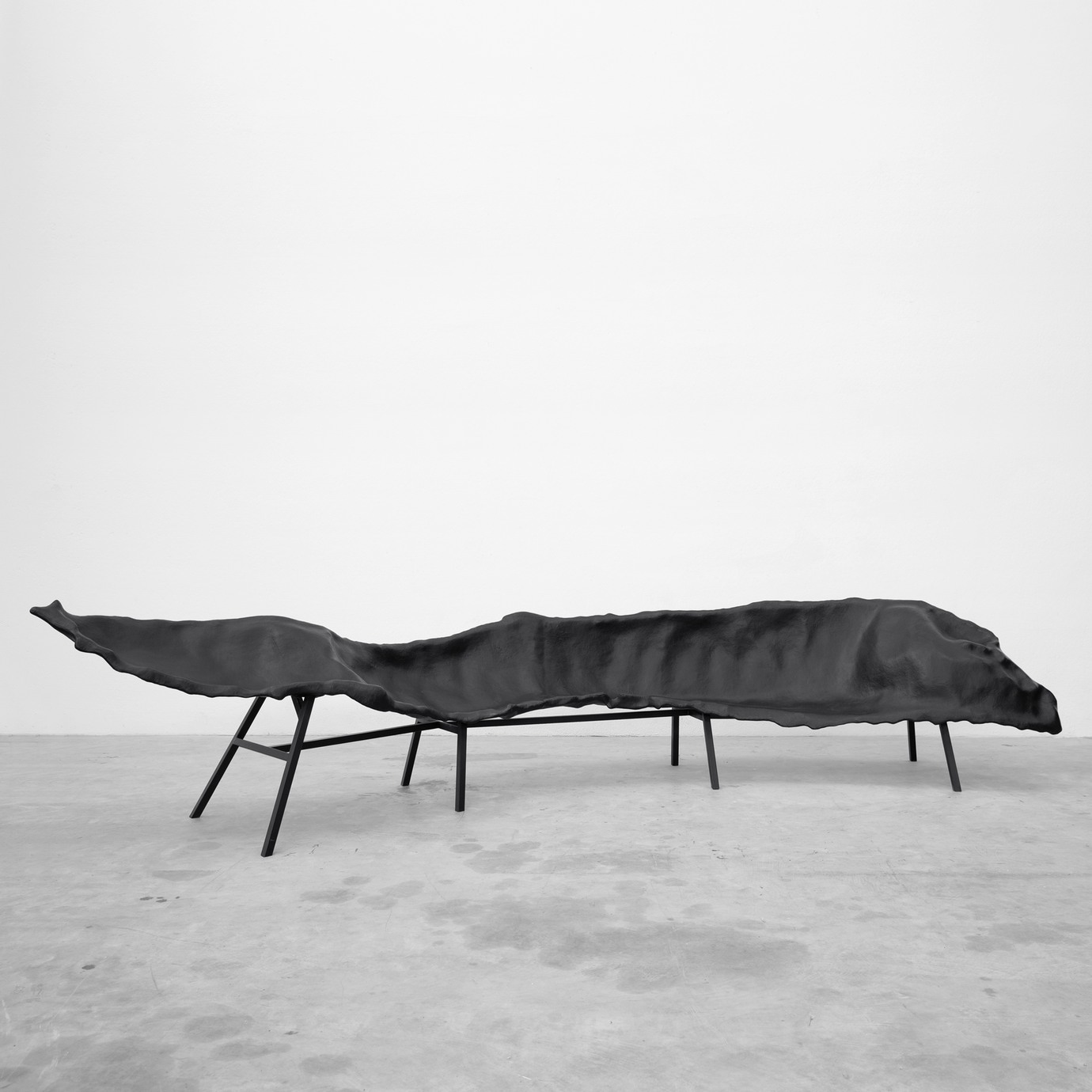 imperfecttolab-qirat-fauteuil-enveloppant-dition-limit-e image 1