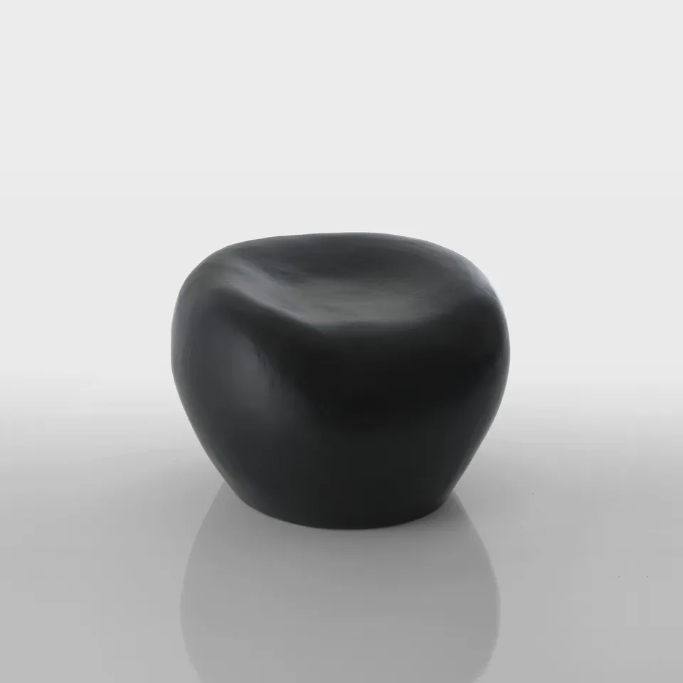 imperfecttolab-ciottolo-chaise-galet-fibre-de-verre image 1
