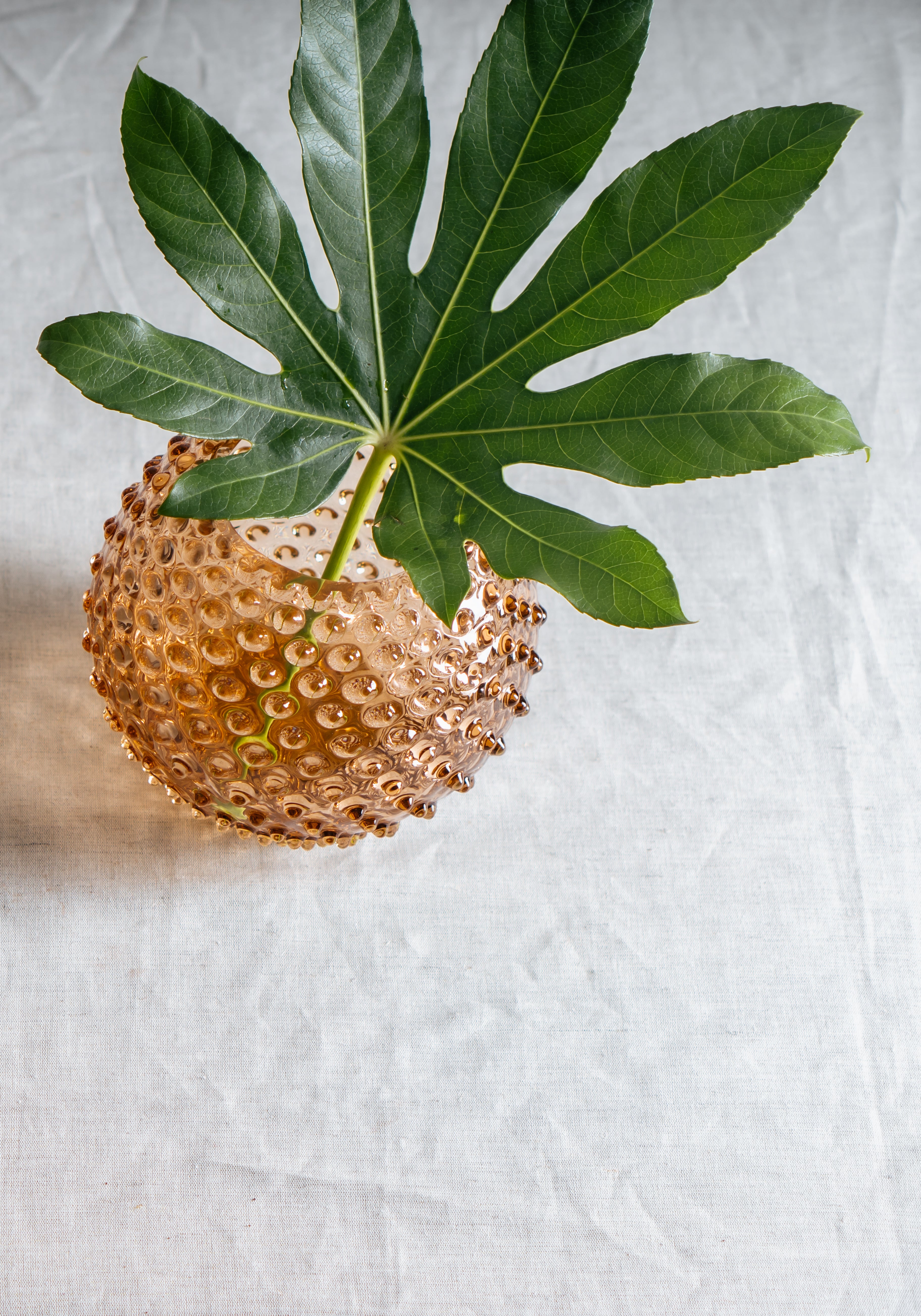 klimchi-hobnail-vase-rond-bronze-en-verre image 3