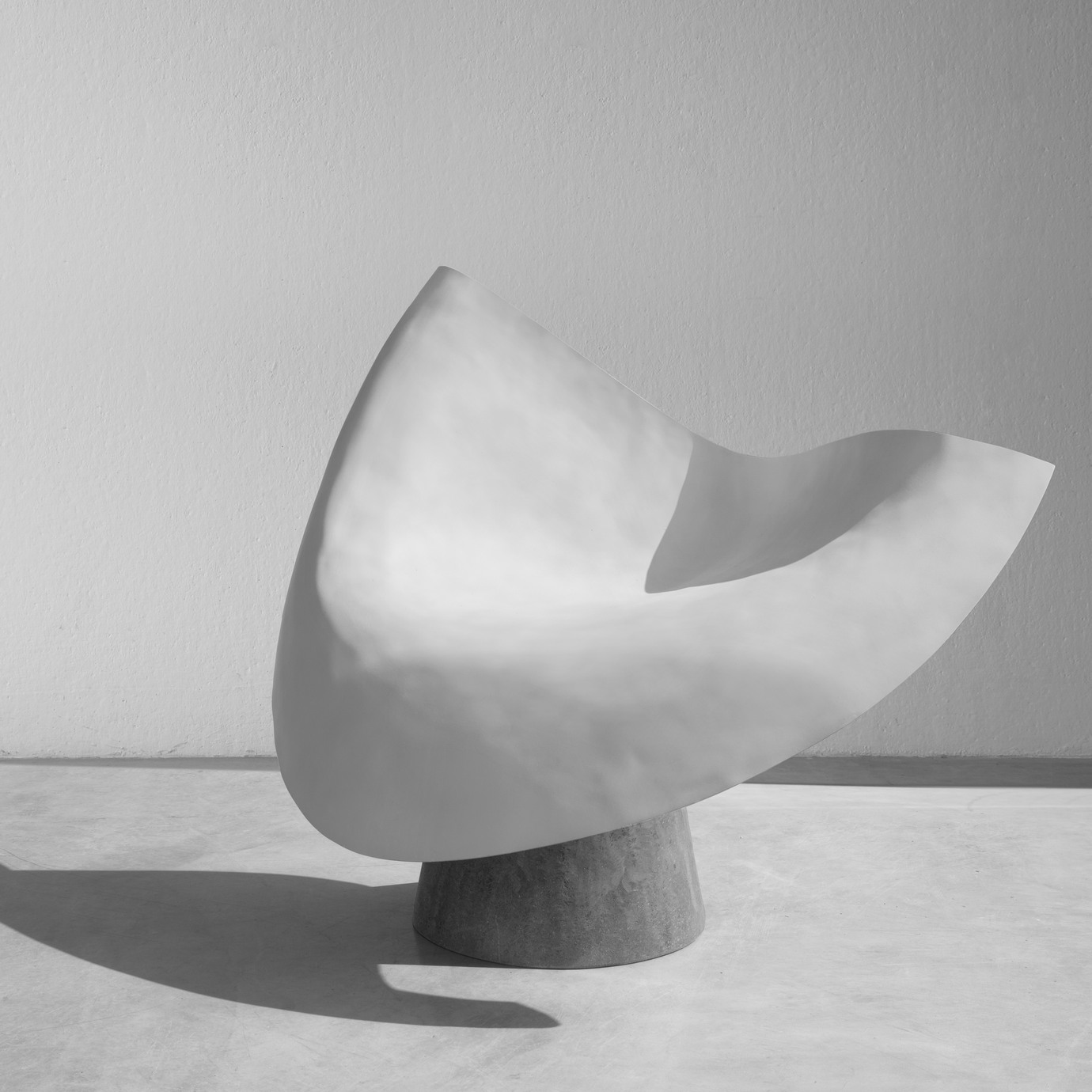 imperfecttolab-flow-fauteuil-sculptural-lignes-sinueuses image 2