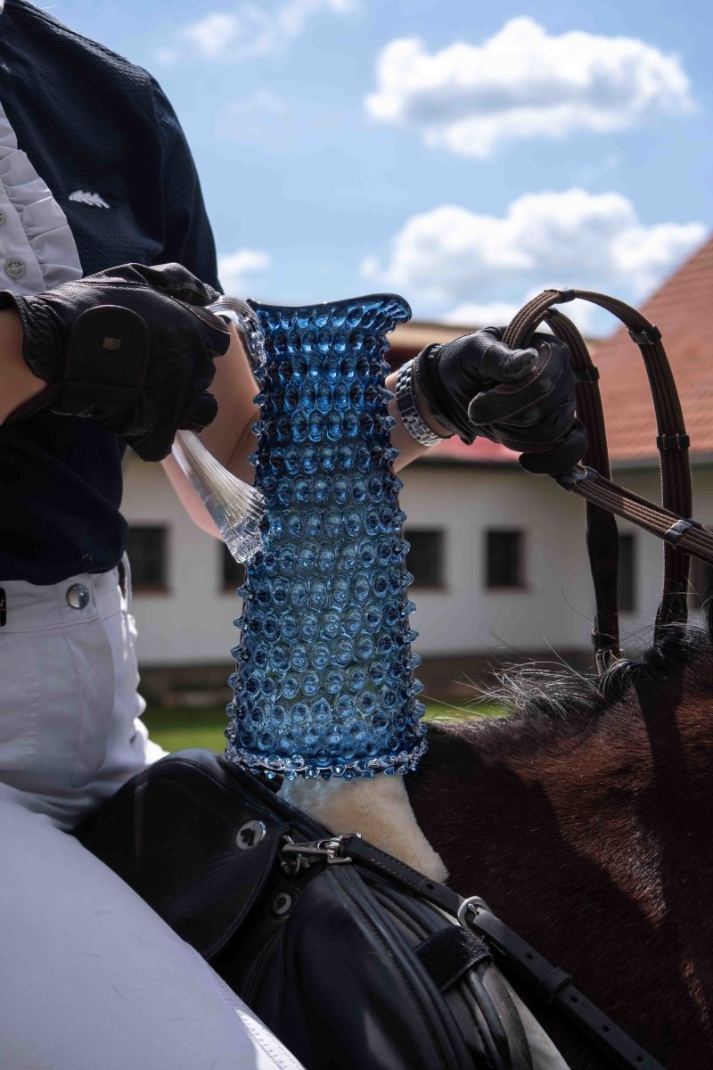 klimchi-hobnail-carafe-1-l-bleu-fum-picots image 2