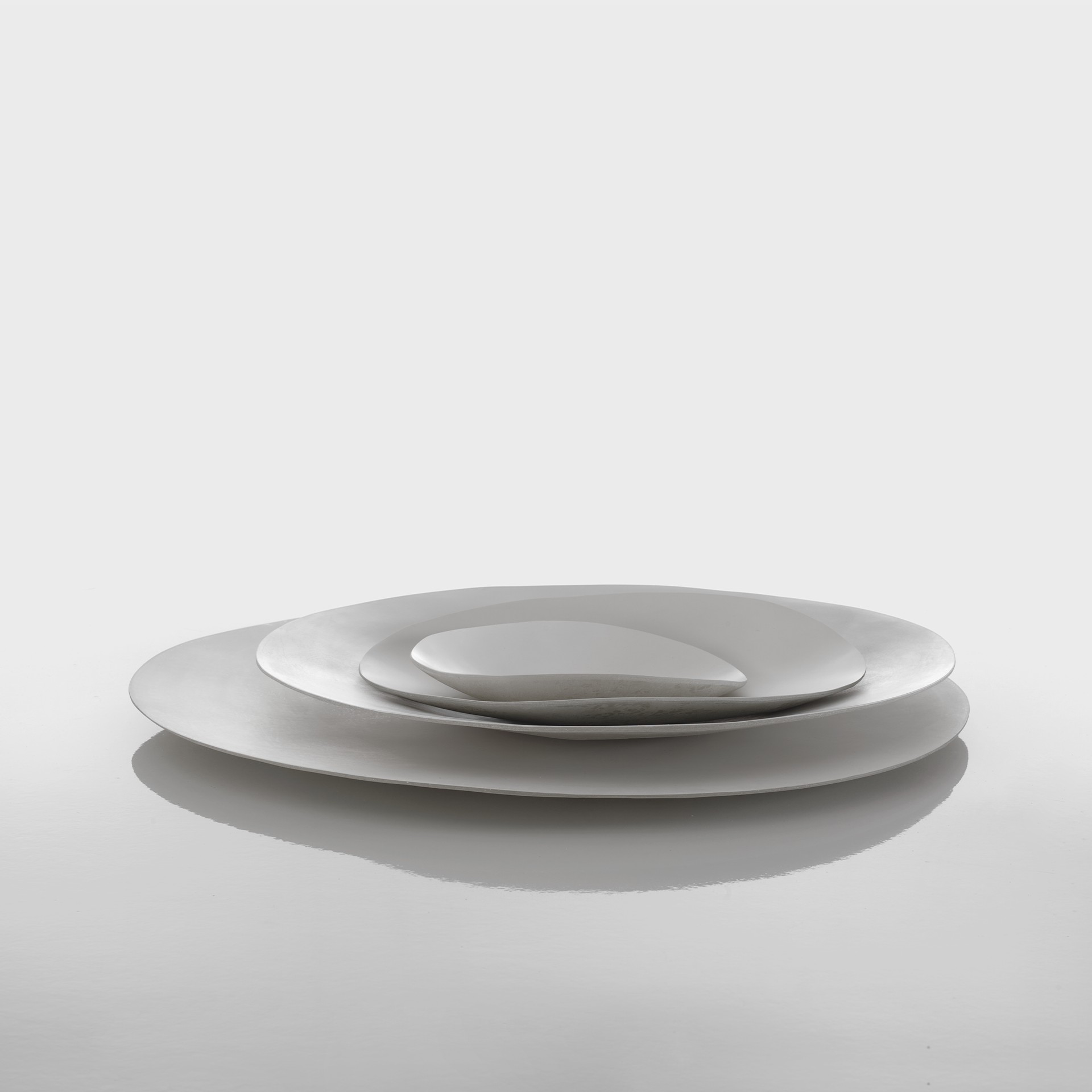imperfecttolab-guscio-plateau-fibre-de-verre-rond image 4