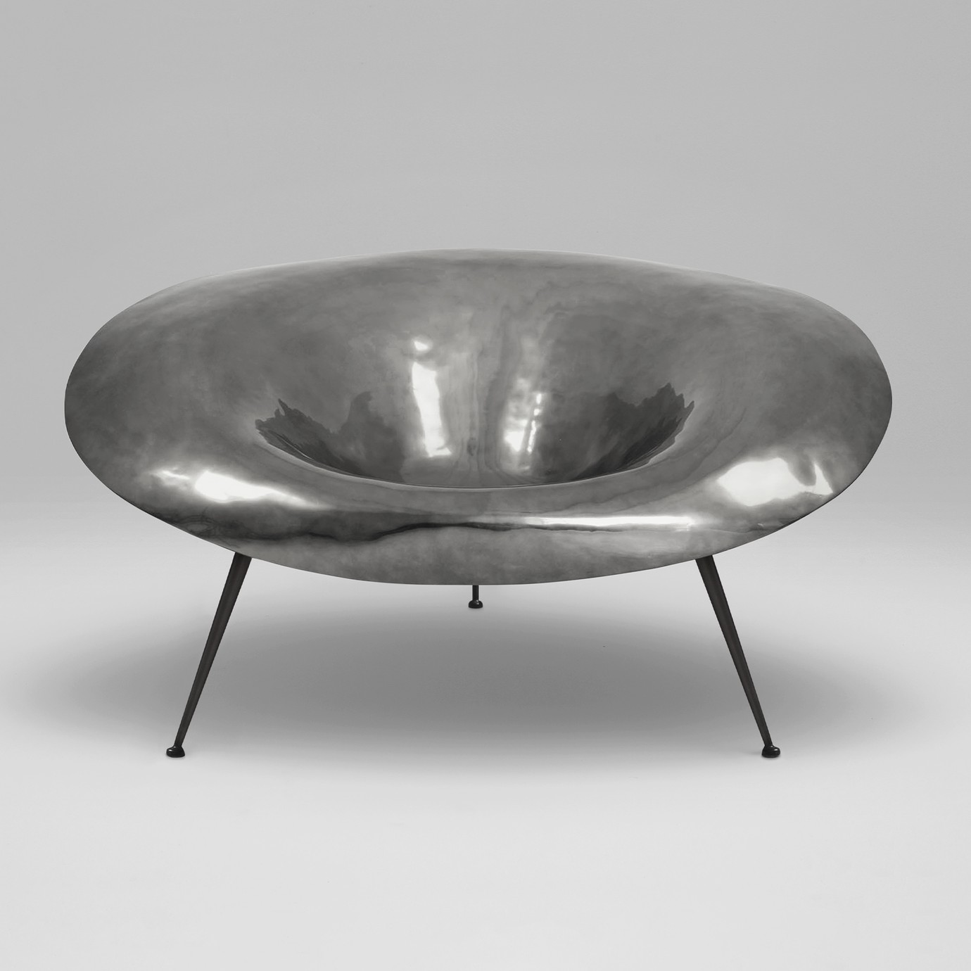 imperfecttolab-nido-fauteuil-cocon-enveloppant-noir image 1
