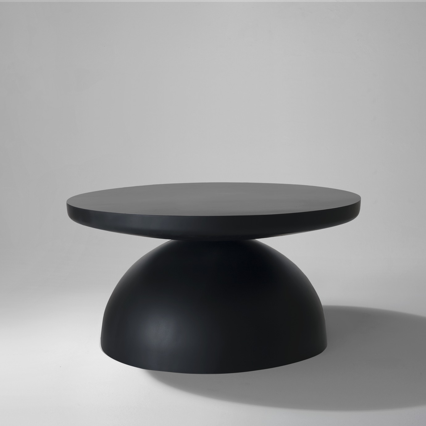 imperfecttolab-isola-table-basse-ronde-base-h-misph-rique image 1
