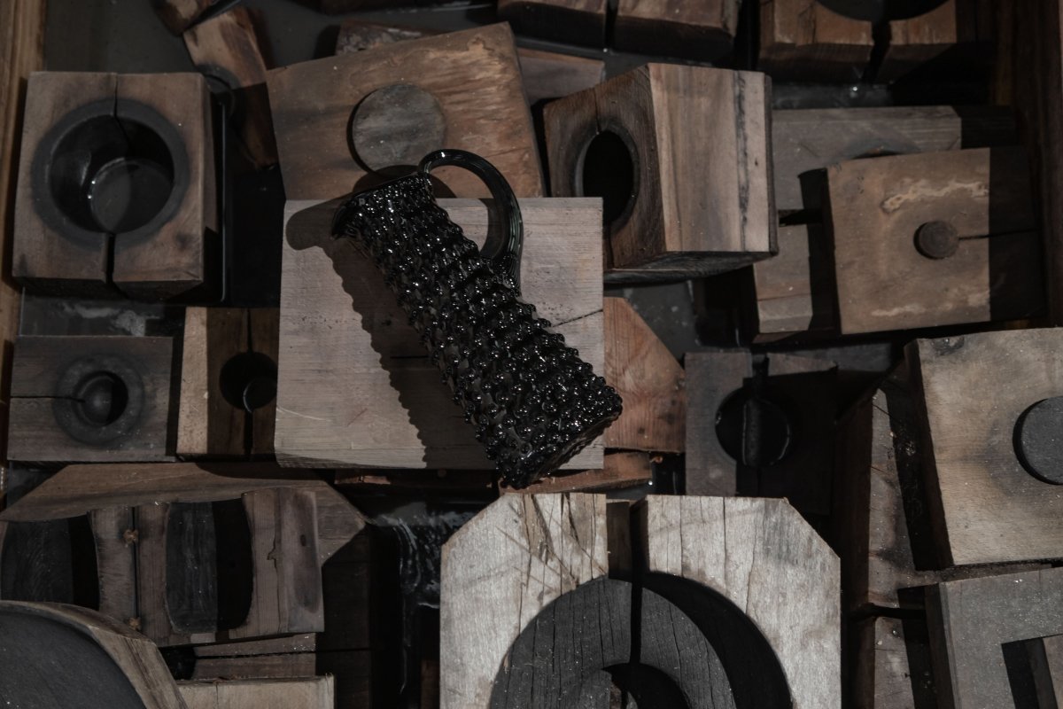 klimchi-hobnail-carafe-1-l-noire-picots image 5