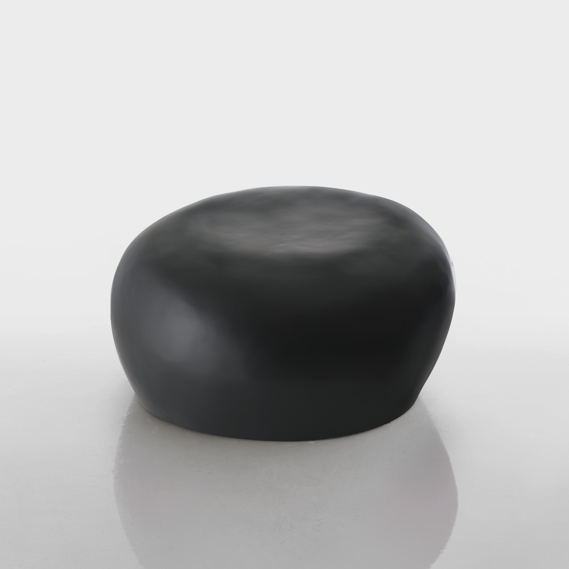 imperfecttolab-ciottolo-chaise-galet-fibre-de-verre image 3