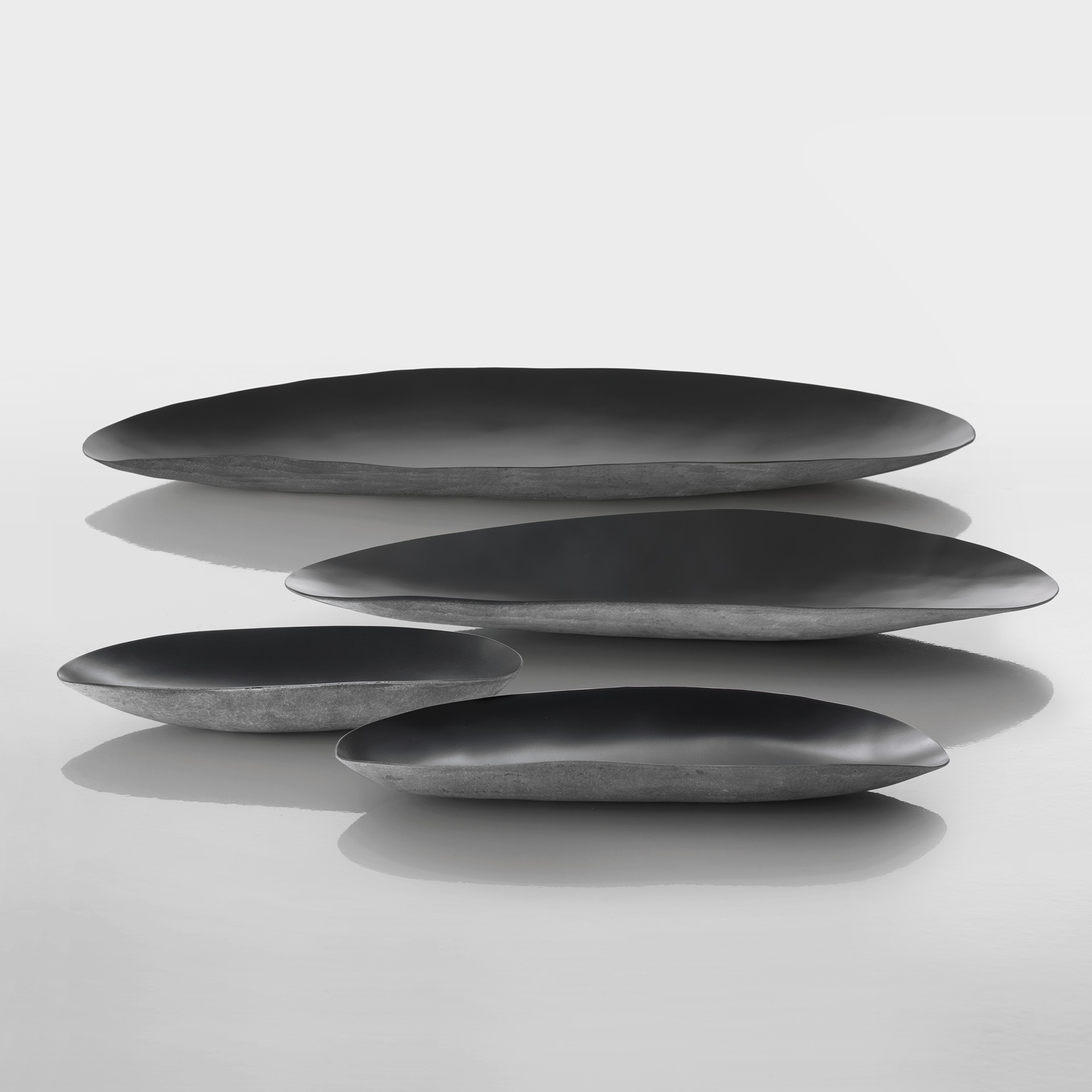 imperfecttolab-guscio-plateau-fibre-de-verre-rond image 1