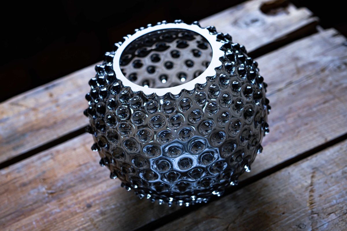 klimchi-hobnail-vase-boule-gris-fum-picots image 4